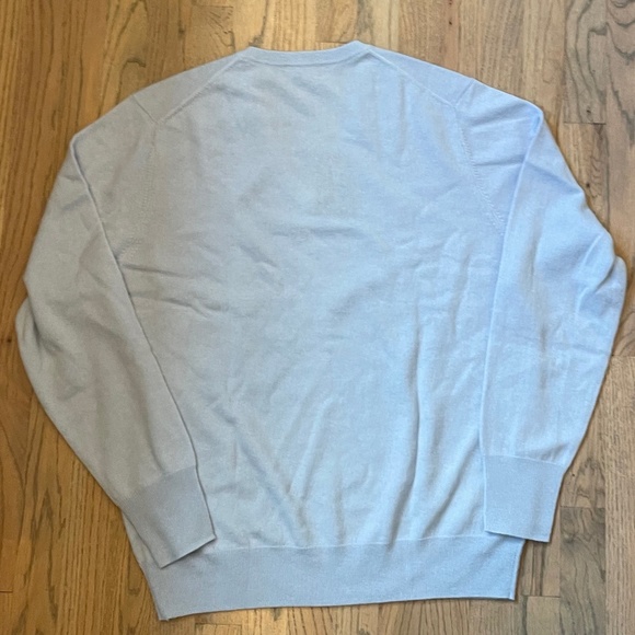 Stylish V-Neck Sweater in Light Blue - Picture 2 of 4